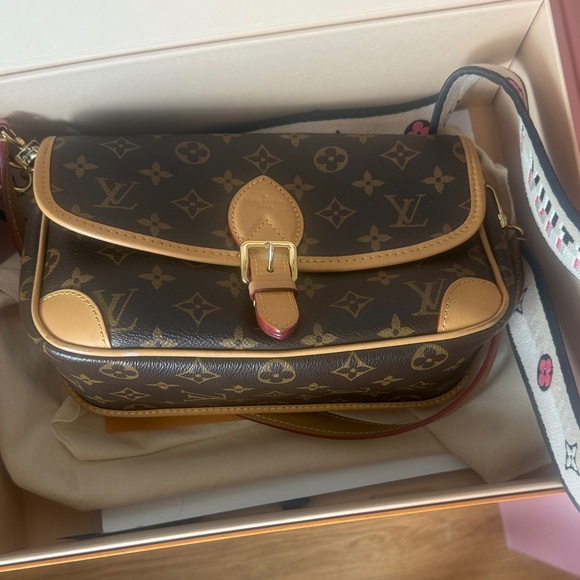 Louis Vuitton Dianne Pm - Picture 1 of 11